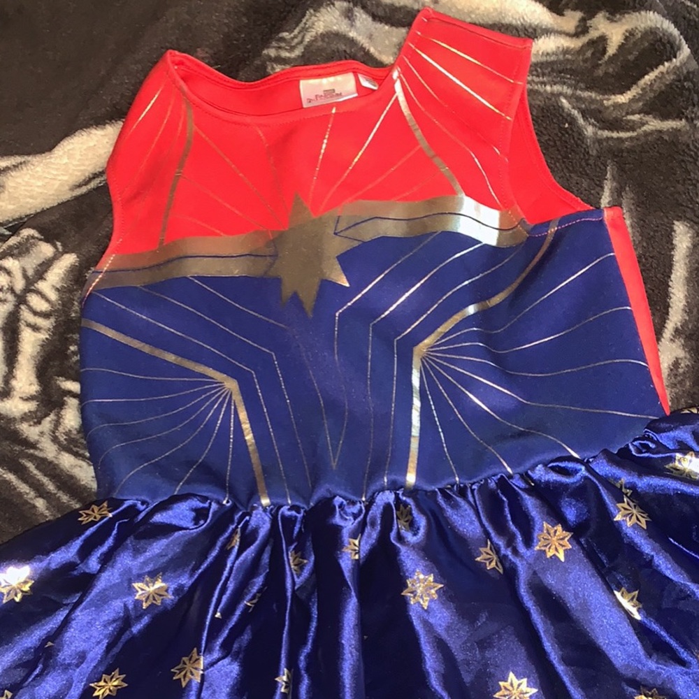 Captain Marvel dress size xl 14/16 girls